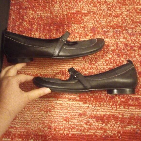 Kenneth Cole Reaction Mary Janes size 9 - Picture 3 of 11